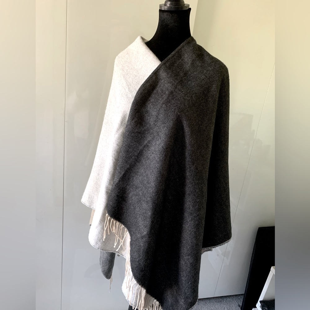 REISS  Reversible Two-Tone Wool 
open/ poncho  style as you like original pecs